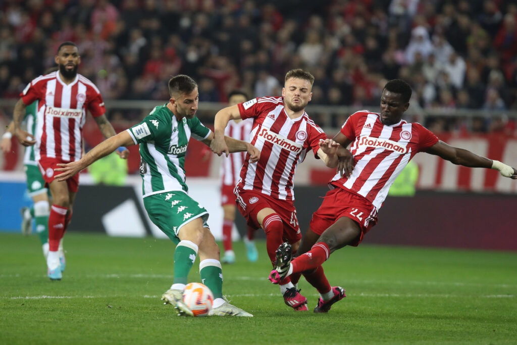 Μάχη «αιωνίων» με εντυπωσιακό έπαθλο βλέπουν οι Τούρκοι