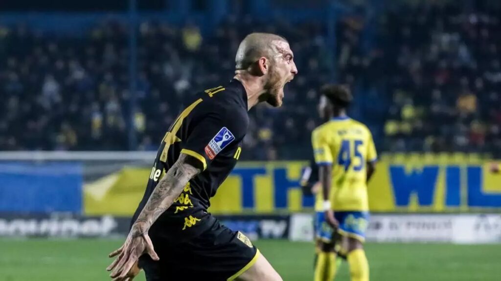 Ανησυχία με τον τραυματισμό του Βέλεθ