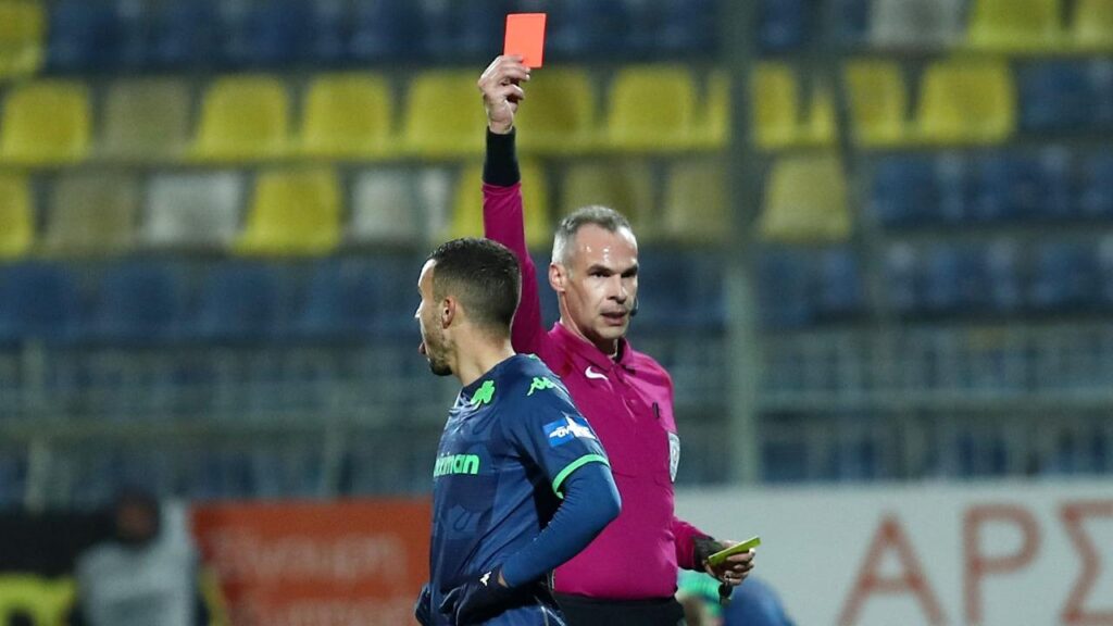 «Έγκλημα» ο Κουρμπέλης, αλλά με τον Σπόραρ τι θα γίνει;