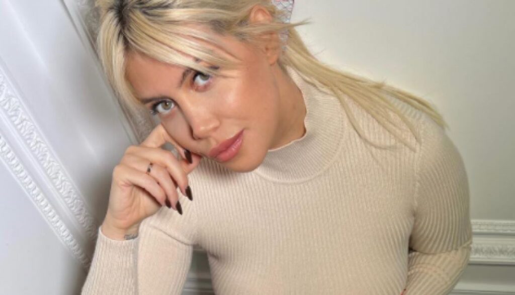 Ξεχείλισε το στήθος της Γουάντα Νάρα από το μπουρνούζι! (ΦΩΤΟ)