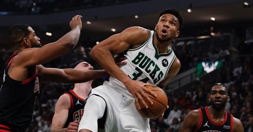 Αμφίρροπη αναμέτρηση για το 2-1 αναμεσά σε Μπουλς και Μπακς