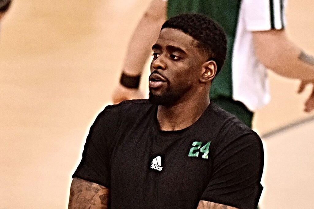 Έξαλλος ο Μπέικον - Τα έσπασε όλα!