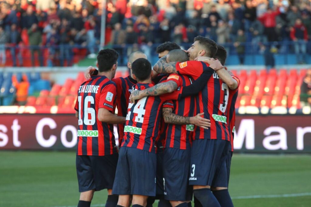 Μπρέσια για άνοδο, Κοζέντσα για παραμονή