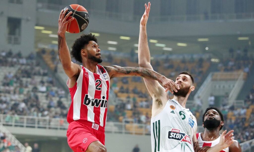 Στέψη στο ΣΕΦ μετά από 6 χρόνια