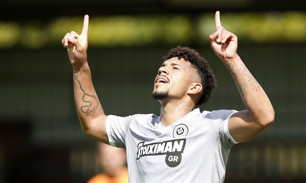 Πρόταση-βόμβα για Ντάγκλας Αουγκούστο!