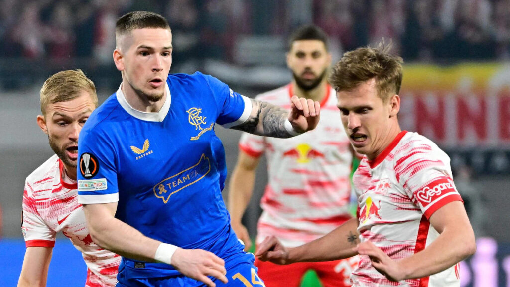 Δυνατό ματς στο «'Άιμπροξ», βγάζει κάρτες ο ρέφερι Ντίας