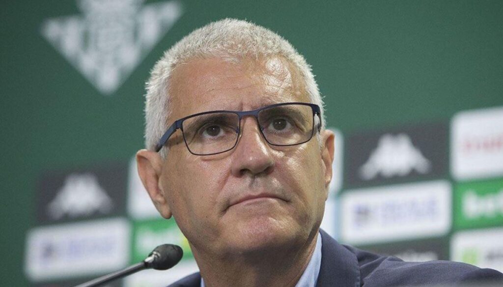 Στόπερ από το πάνω ράφι κοιτάει ο Ολυμπιακός