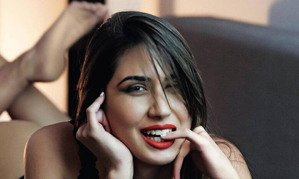 Τρέλανε ξανά κόσμο η «καυτή» Ελενα Κρεμλίδου (ΦΩΤΟ)