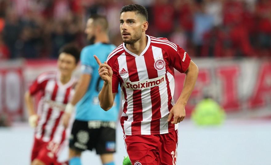 Και έμεινε και υπογράφει νέο συμβόλαιο