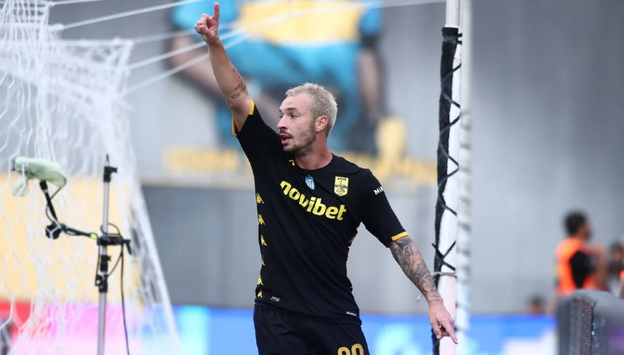 Παρά την ανανέωση ο Μορόν το άφησε ανοιχτό το παράθυρο!