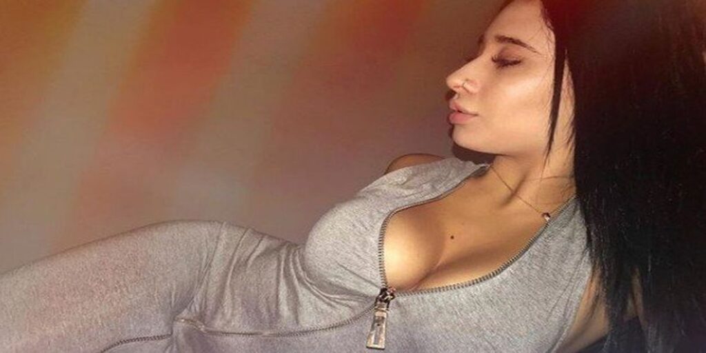 Κόλαση οι πόζες της Μαρίνας Νικολάου (ΦΩΤΟ)