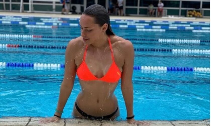 Η Όλγα Ντάλλα έσκυψε και φάνηκαν όλα! (ΦΩΤΟ)