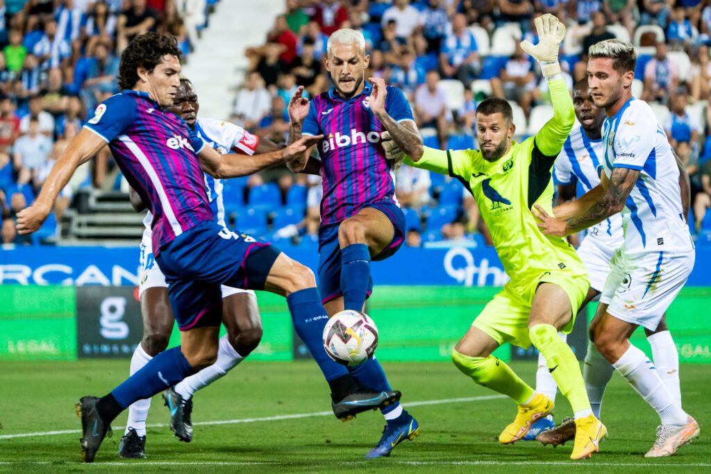 Δυσκολεύεται η Έιμπαρ εκτός