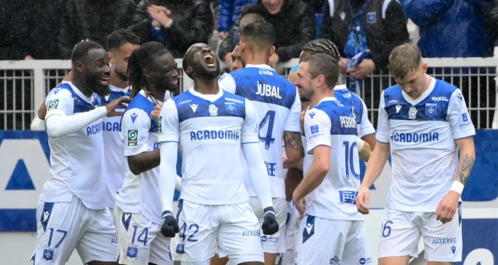 Over στη Γαλλία και ισοπαλίες...