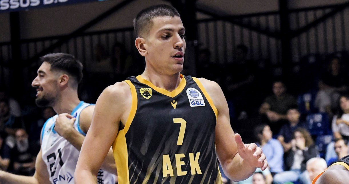 Φλιώνης ΑΕΚ