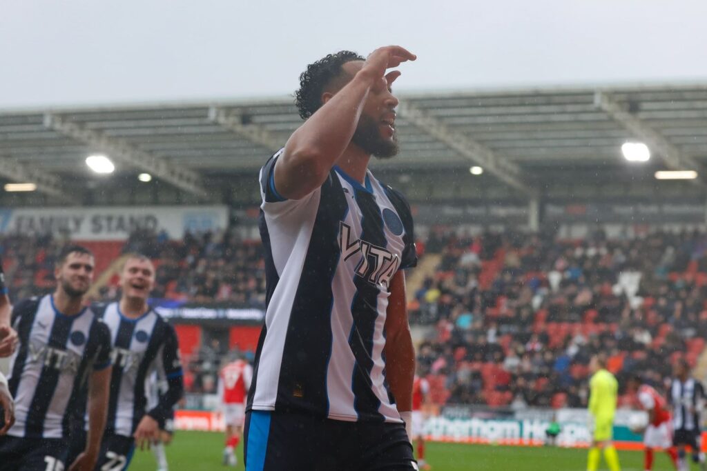 Η πρωτιά είναι μπροστά της