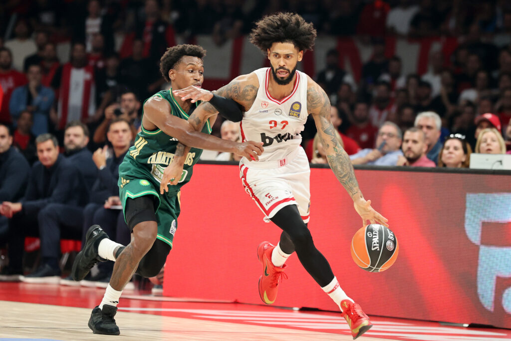 Novibet: Το ντέρμπι των αιωνίων αντιπάλων με ενισχυμένες αποδόσεις!