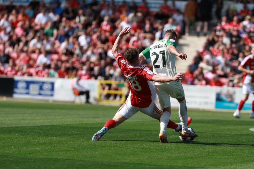 Η έδρα στη σκιά του παρελθόντος