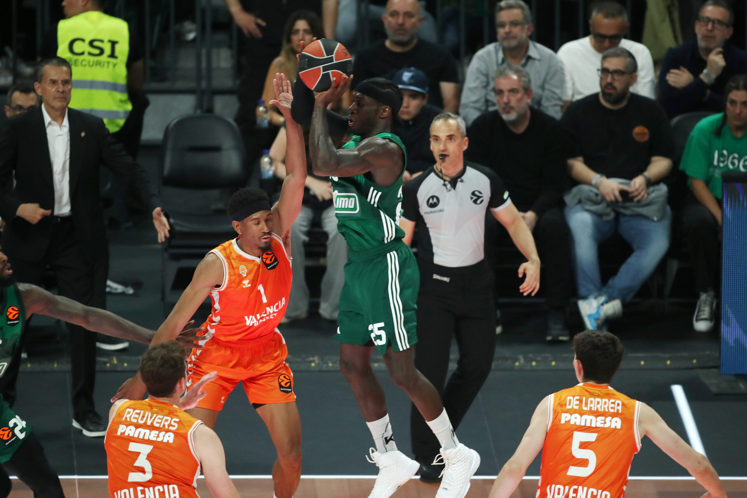 Novibet: «Μάχες» για Final-4 και Champions League με ενισχυμένες αποδόσεις! image